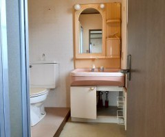 2階にもともと洗面化粧台とトイレが置かれていました