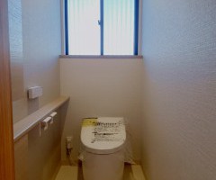 トイレの内装は和風で落ち着いた雰囲気に