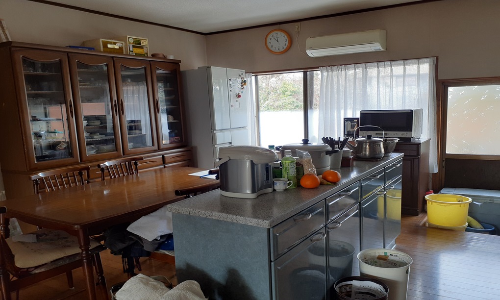 キッチン収納 before